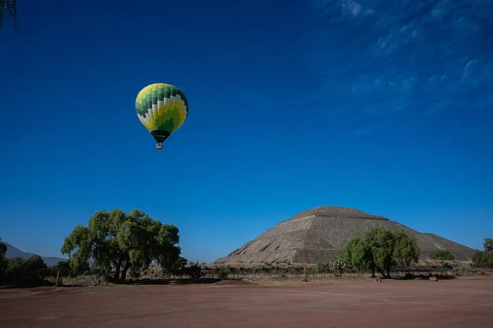 Private Sunrise Balloon for 2 - Teotihuacan Pyramids Experience