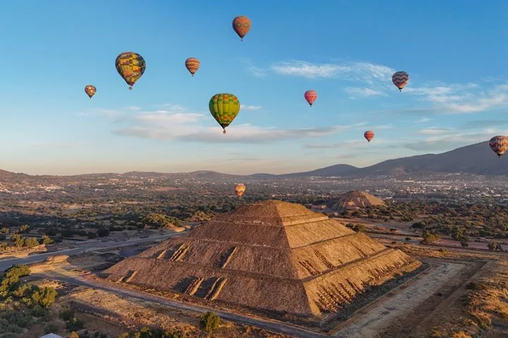 Balloon Flight with Breakfast in a Natural Cave and Transportation from CDMX