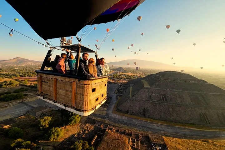 Hot Air Balloon Flight Teotihuacan + Pickup + Breakfast Cave